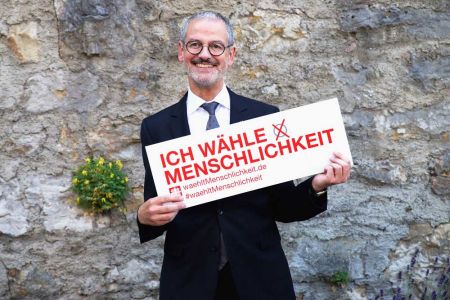 Caritas-Präsident Peter Neher: präsentiert die Aktion „Wählt Menschlichkeit“ anlässlich der Bundestagswahl 2017.