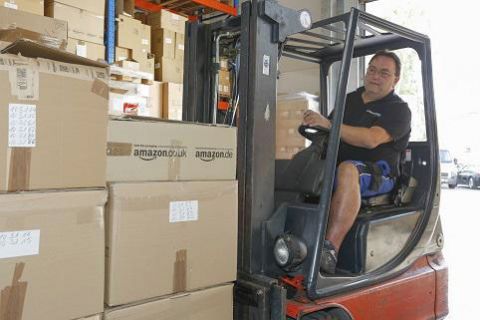 Amazon spendet Retouren an innatura zur Weitergabe an gemeinnützige Organisationen.
